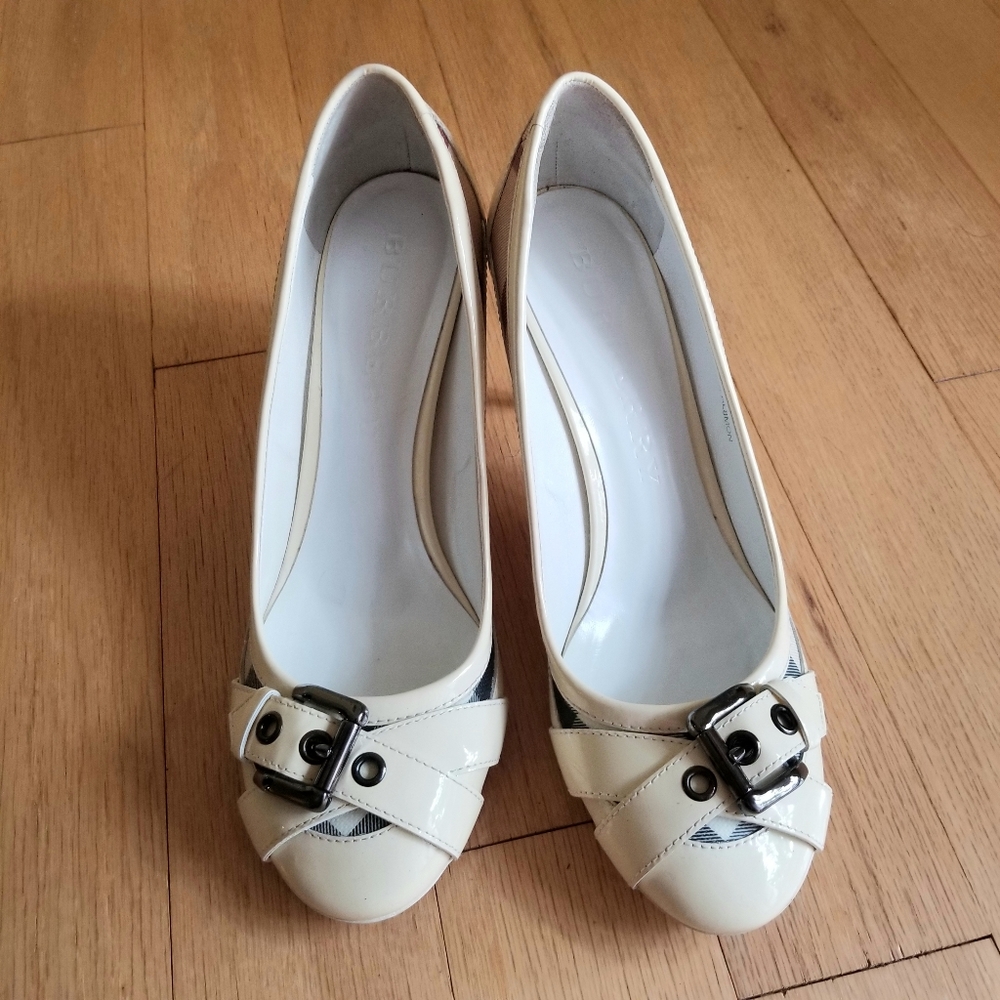 🚫*SOLD* Burberry beige patent Nova Check pumps - Picture 4 of 6